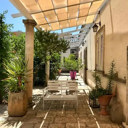 Tenuta Agnusdei לינה וארוחת בוקר מנדוריה
