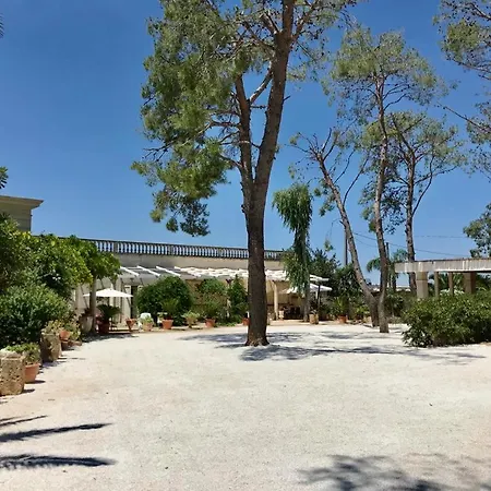 לינה וארוחת בוקר Tenuta Agnusdei מנדוריה