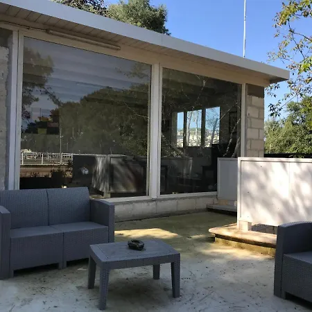 לינה וארוחת בוקר Tenuta Agnusdei מנדוריה