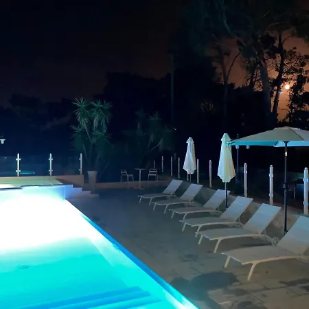לינה וארוחת בוקר Tenuta Agnusdei מנדוריה